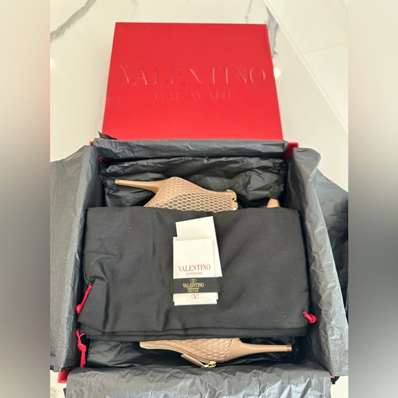 Valentino Garavani Alcove Mesh Rockstud Booties - Picture 10 of 11